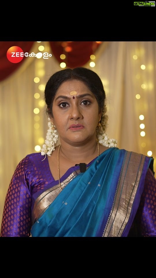 Anju Aravind Instagram - Sudhamani Supera | Mon - Sat | 6.30 PM | Zee Keralam അപ്രതീക്ഷിത സംഭവങ്ങൾ അരങ്ങേറുമ്പോൾ എന്തിനെയും നേരിടാൻ തയ്യാറായി സുധാമണി.മറക്കാതെ കാണുക സുധാമണി സൂപ്പറാ തിങ്കൾ മുതൽ ശനി വരെ വൈകുന്നേരം 6.30 ന് നമ്മുടെ സ്വന്തം സീ കേരളം ചാനലിൽ #ZeeKeralam #NeithedukkamJeevithaVismayangal #ZeeKeralamHD #ZeeKeralamOnMyTV #SudhamaniSupera #SudhamaniSuperaonZeeKeralam #ZKPromos Watch Anytime, Anywhere on ZEE5 - https://zee5.onelink.me/RlQq/fmalDownloadZEE5App
