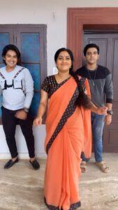 Anju Aravind Instagram - Fun time @ Sudhamani soopera location @zeekeralam