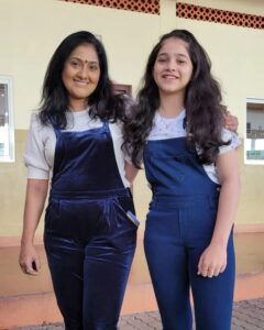 Anju Aravind Instagram - Like mom❤️ like daughter
.
.#likemommylikedaughter #enjoy #amma