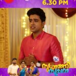 Anju Aravind Instagram - Sudhamani Supera | Mon - Sat | 6.30 PM | Zee Keralam കല്യാണത്തിനെത്തിയ അപ്രതീക്ഷിതമായ അതിഥിയെ കണ്ട് ഞെട്ടി സുധാമണിയും കുടുംബവും.അപ്രതീക്ഷിതമായി ഒരു അതിഥി കടന്ന് വരുന്നു. മറക്കാതെ കാണുക സുധാമണി സൂപ്പറാ തിങ്കൾ മുതൽ ശനി വരെ വൈകുന്നേരം 6.30 ന് നമ്മുടെ സ്വന്തം സീ കേരളം ചാനലിൽ #ZeeKeralam #NeithedukkamJeevithaVismayangal #ZeeKeralamHD #ZeeKeralamOnMyTV #SudhamaniSupera #SudhamaniSuperaonZeeKeralam #ZKPromos Watch Anytime, Anywhere on ZEE5 - https://zee5.onelink.me/RlQq/fmalDownloadZEE5App