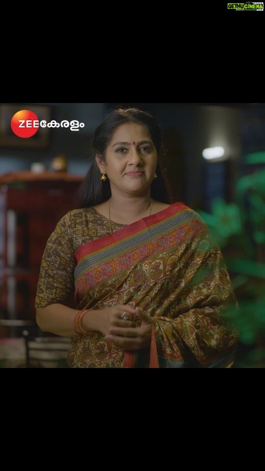 Anju Aravind Instagram - Sudhamani Supera | Mon - Sat | 6.30 PM | Zee Keralam വീണ്ടും സ്കൂളിലേക്ക് പഠിക്കാൻ പോകുന്ന സന്തോഷത്തിൽ സുധാമണി.മറക്കാതെ കാണുക സുധാമണി സൂപ്പറാ തിങ്കൾ മുതൽ ശനി വരെ വൈകുന്നേരം 6.30 ന് നമ്മുടെ സ്വന്തം സീ കേരളം ചാനലിൽ #ZeeKeralam #NeithedukkamJeevithaVismayangal #ZeeKeralamHD #ZeeKeralamOnMyTV #SudhamaniSupera #SudhamaniSuperaonZeeKeralam #ZKPromos Watch Anytime, Anywhere on ZEE5 - https://zee5.onelink.me/RlQq/fmalDownloadZEE5App