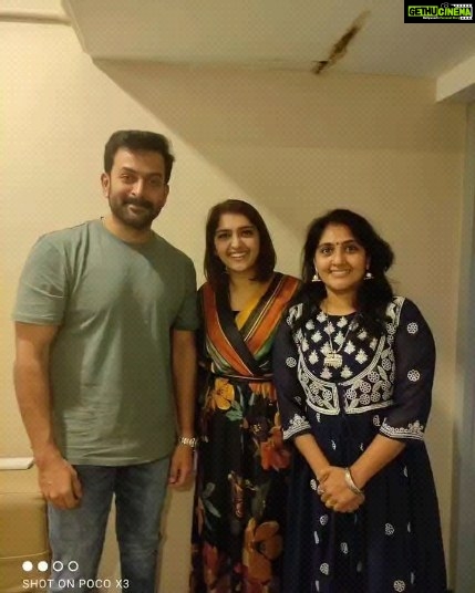 Anju Aravind Instagram - With my 'AMMA' Family❤ #mohanlal #mamooty #prithviraj #jayasuriya #asifali #manojkjayan #premkumar #manjupillai #sanusha #bibingeorgefans