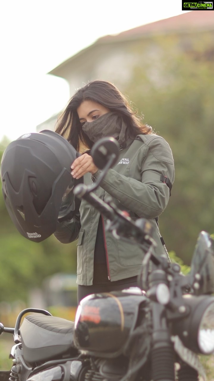 Anju Kurian Instagram - 🖤🏍️ 🖤 🎥- @dhanush__photography #bikeride #bulletlovers #traveler #chennaidiaries