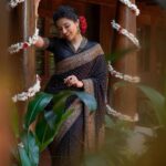 Anju Kurian Instagram – 🌹🌹🌹

📸- @shafishakkeer 
💄- @shari_naressh 
Stylist – @rashmimuraleedharan 
Wardrobe – @pothyskerala
