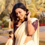 Anju Kurian Instagram – Happy chingam 1 🌸🌸🌸.
Heartfelt wishes of joy, prosperity and unity to all ✨🤗. 

Designer – @devraagh 
Styling- @styled_by_arundev 
MUA – @makeup_by_shibinantony 
P.C – @vinod_antony_ 

#happychingam #onam #festivemode #keraladiaries #sareelove