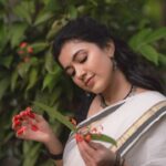 Anju Kurian Instagram – Onam bts 🌼
.
Ft: @anjutk10
Photography-@haaary._ @_harikumar._
Styling – @joe_elize_joy @styyledbyjoe 
MUA – @vikas.vks.makeupartist
Saree – @byhand.in 
Bts – @__naim.___ @storiesbysujith 

#feelingnostalgic #traditionalsaree #onam2023 #entekeralam #onam23 #sareelove Kochi, India