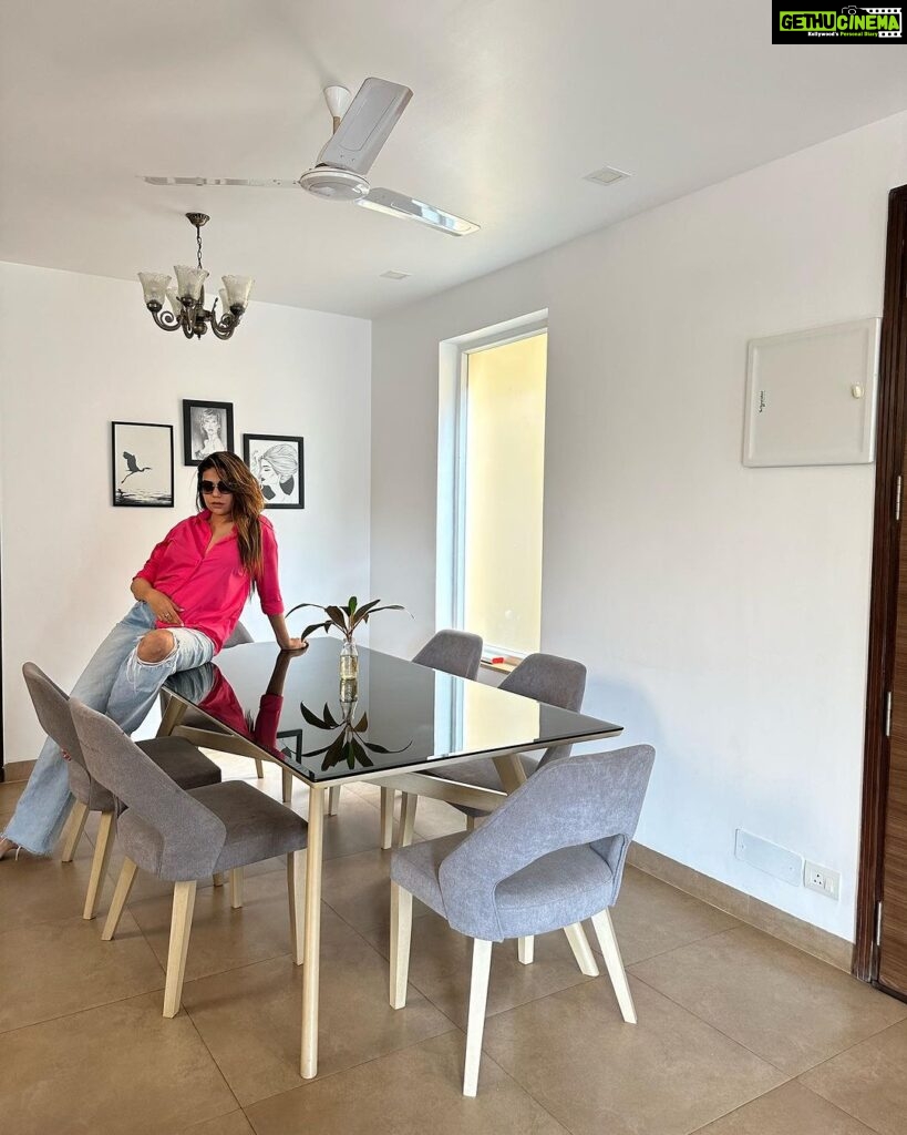 Anjum Fakih Instagram - A cozy villa with a dedicated house help is all what we need when vacationing with our loved ones… Thank you @avisahomesgoa for hosting me,thank you for all the warmth and love ❤️ Goa, India