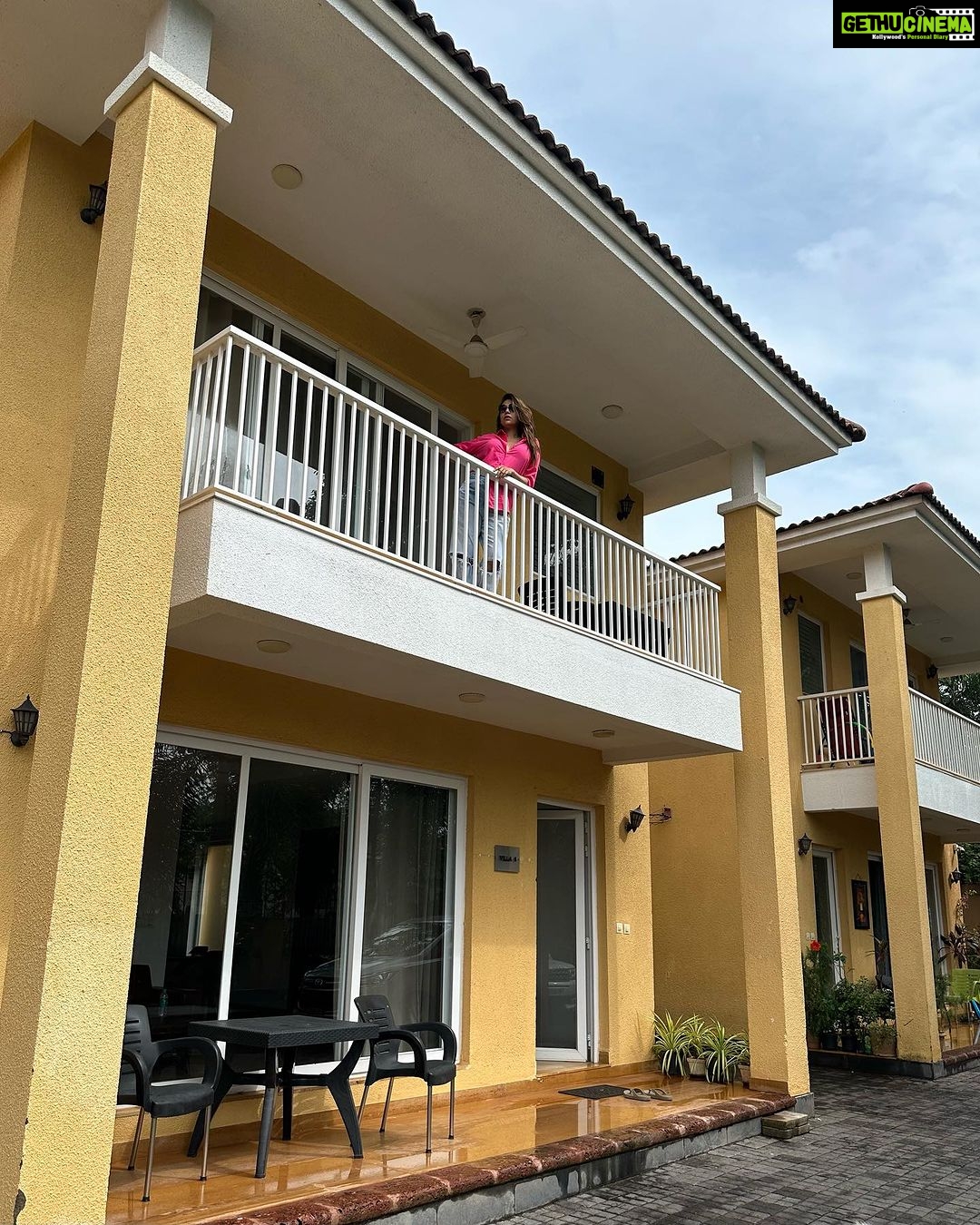 Anjum Fakih Instagram - A cozy villa with a dedicated house help is all what we need when vacationing with our loved ones… Thank you @avisahomesgoa for hosting me,thank you for all the warmth and love ❤️ Goa, India