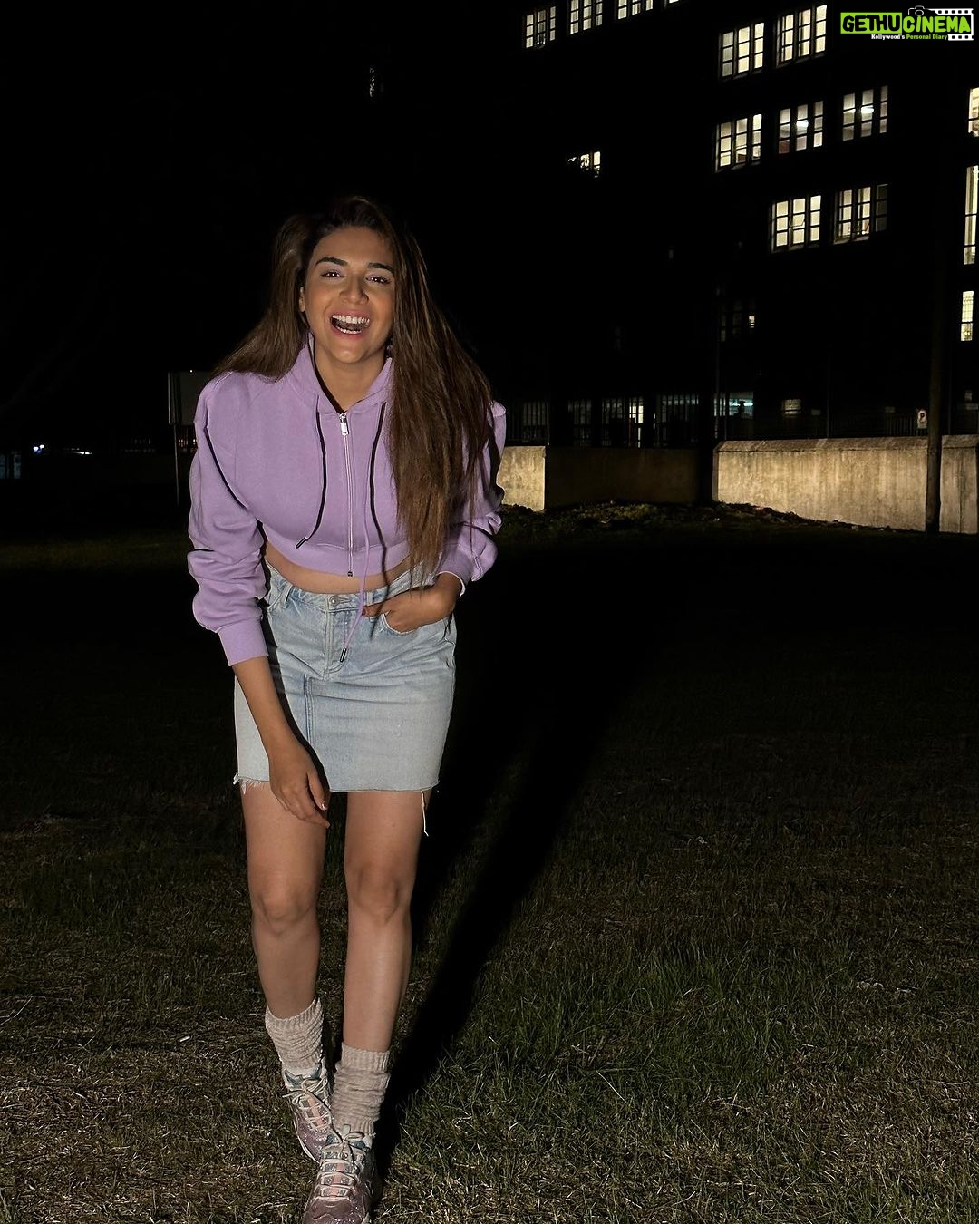 Anjum Fakih Instagram - Hope y’all watching this season’s #khatronkekhiladi13 … are y’all liking my journey so far ? Kya lagta hai aaj Kya hoga ? Comments me batao… #kkk13 #anjumfakih @colorstv Styled by @stylebysaachivj Team @sanzimehta777 . . . #spoileralert : ❤️🩹 South Africa