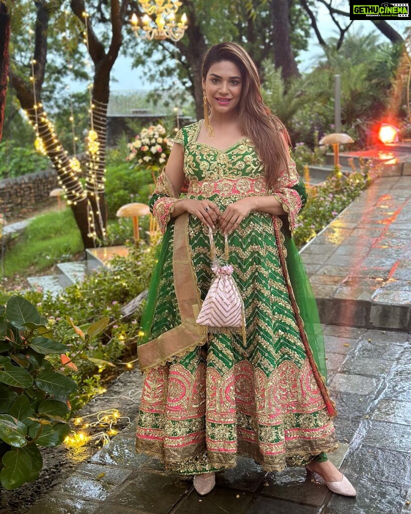 Anjum Fakih Instagram - #ootd #anjumfakih 💚💖💚 . . . Styled by @shailjaanand Outfit by @datetheramp Potli by @aclutchstory Udaipur, Rajasthan