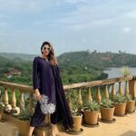 Anjum Fakih Instagram - The city makes me look beautiful… #udaipurdiaries #dulhewale #mereyaarkishaadihai Wearing @kanikavermaofficial ❤️ Udaipur, Rajasthan