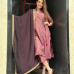 Anjum Fakih Instagram - May the almighty bless you with strength & power to be good, to do good and to spread love & happiness around… may the almighty bless us all with peace & harmony this Eid-e-Milad… Amen ! #eidemilad #miladunnabi 🤲🏼❤️ Outfit @stadofashion_official Jutties @kurrbat Styled by @seam_stress_by_rajludhwani SJ Studios