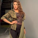 Anjum Fakih Instagram - Can’t calm down cuz the Khatra & the Khiladi are all set to be on your screens on 15th July Sat Sun @9pm Only on @colorstv & @officialjiocinema . . . #kkk13 #colorstv #jiocinema #nzoomfakih #makeupbyzaidars