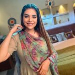 Anjum Fakih Instagram - Starting my day with a bang… Missed me as #shrishti ? Well, miss me no more… Catch me in action #kundalibhagya @zeetv SJ Studios