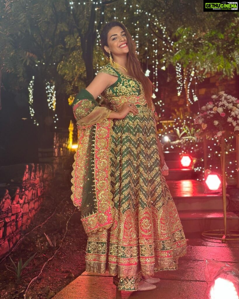 Anjum Fakih Instagram - #ootd #anjumfakih 💚💖💚 . . . Styled by @shailjaanand Outfit by @datetheramp Potli by @aclutchstory Udaipur, Rajasthan