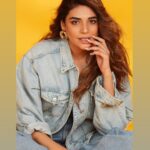 Anjum Fakih Instagram - Alexa… play pretty woman 🥰 . . . . . . #anjumfakih Styled by @kapoormohit888 📸 @maanoj77 MUA/Hair @beautybythebeastt Jewellery @deepkiran_jwellers_