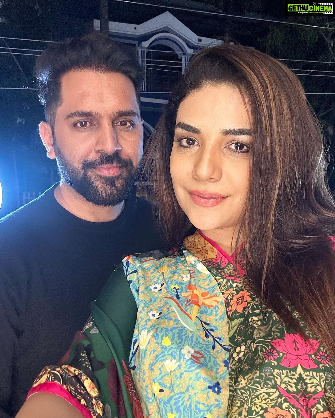 Anjum Fakih Instagram - I promise to be your halve Till death do us part… And I won’t shy admitting Your name is inked on my heart… 🥰❤️ . . . #loveisallweneed #foreverwalapyaar #anhit