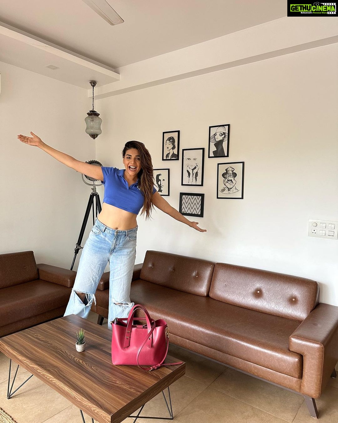 Anjum Fakih Instagram - A cozy villa with a dedicated house help is all what we need when vacationing with our loved ones… Thank you @avisahomesgoa for hosting me,thank you for all the warmth and love ❤️ Goa, India