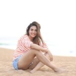 Anjum Fakih Instagram - #restingbeachface #anjumfakih 📸 @shadank_photography