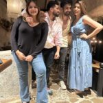 Anjum Fakih Instagram - Under the spotlight… #throwbackthursday #eveningslikethese #postdinnerfun Love y’all ♥️♥️♥️