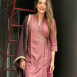Anjum Fakih Instagram - May the almighty bless you with strength & power to be good, to do good and to spread love & happiness around… may the almighty bless us all with peace & harmony this Eid-e-Milad… Amen ! #eidemilad #miladunnabi 🤲🏼❤️ Outfit @stadofashion_official Jutties @kurrbat Styled by @seam_stress_by_rajludhwani SJ Studios