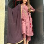 Anjum Fakih Instagram - May the almighty bless you with strength & power to be good, to do good and to spread love & happiness around… may the almighty bless us all with peace & harmony this Eid-e-Milad… Amen ! #eidemilad #miladunnabi 🤲🏼❤️ Outfit @stadofashion_official Jutties @kurrbat Styled by @seam_stress_by_rajludhwani SJ Studios
