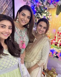 Anjum Fakih Instagram - May the divine blessings of Lord Ganesha brings y’all happiness in abundance,strength and courage to overcome challenges… 
May his arrival marks a new beginning in your lives… May you be blessed with prosperity & peace… 
Happiest Ganesh Chaturthi to all 
#omganapatayenamaha 
#happyganeshchaturthi 
🙏🏼🙏🏼🙏🏼