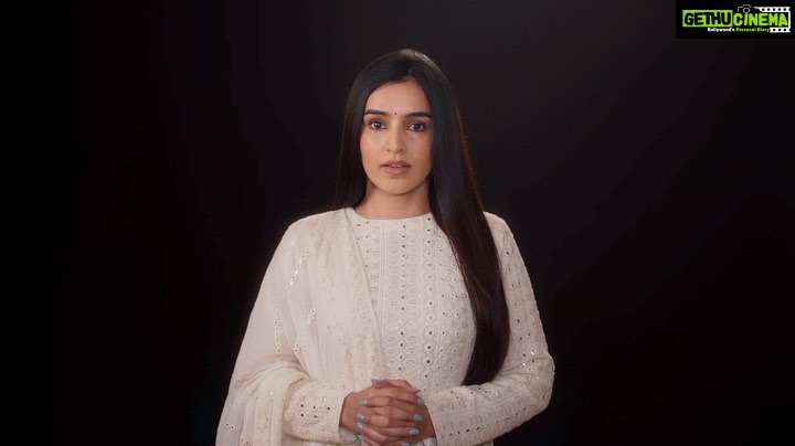 Ankitta Sharma Instagram - Hey Fan-mily ❤️ Elated to share this Golden Opportunity for all Aspiring Makeup Artists, Hair Stylists & Fashion Stylists to learn & train from the Best and be a part of Indian Film & Tv fraternity. Only at “ IMUSE Academy “ - India’s 1st Truly International Makeup, Hair & Fashion Styling Academy, Now in MUMBAI! 💥 ENROL NOW & I shall see you soon there 🤗💐 Choose Your Freedom, Choose Your Self! @imuseacademy @nehaadhvikmahajan A Film by @adhvik_official #freedomofchoice #creatingglobalartists #imuseacademy #makeup #hair