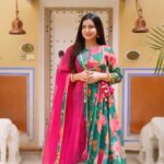 Ankitta Sharma Instagram - Teriyaan adaawan 🌺