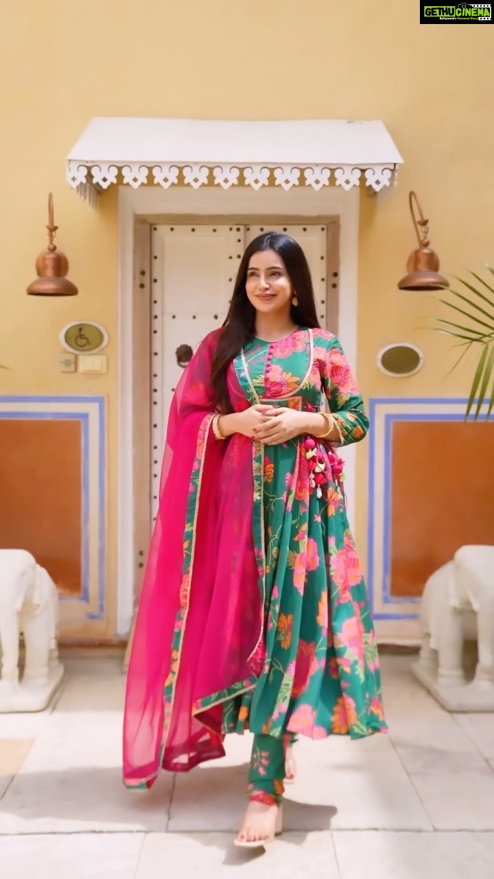 Ankitta Sharma Instagram - Teriyaan adaawan 🌺