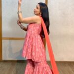 Ankitta Sharma Instagram - When her nakhra is a 10! 💁🏻‍♀️ Choreography by @niraj_patel_06 #Ambarsariya #AnkitaSharma #DanceReel