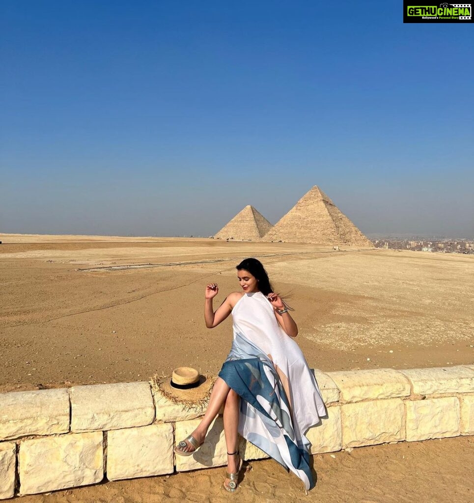 Ankitta Sharma Instagram - Lost in the wonders of Egypt.. 🧿 #pyramidsofgiza #Egypt @goldcoastfilmsofficial Pyramid,Giza,Egypt