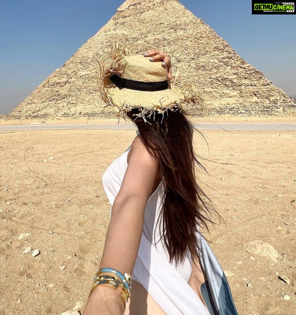 Ankitta Sharma Instagram - Lost in the wonders of Egypt.. 🧿 #pyramidsofgiza #Egypt @goldcoastfilmsofficial Pyramid,Giza,Egypt