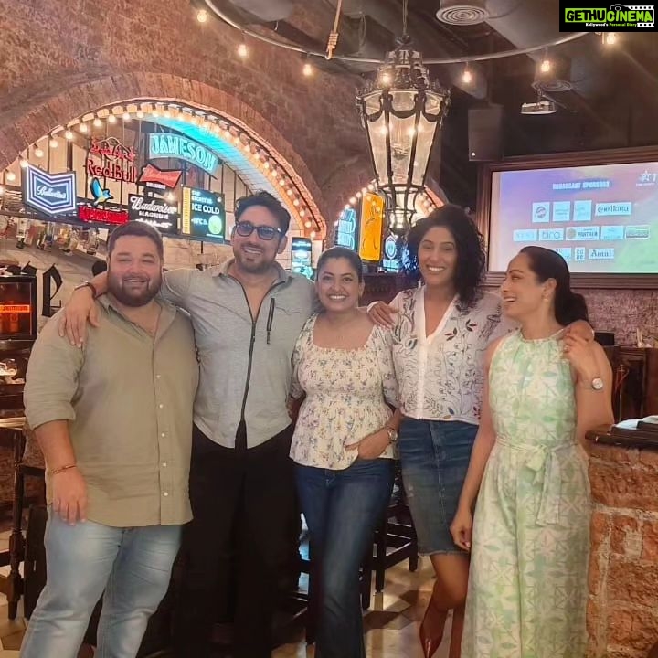Ansha Sayed Instagram - * No caption required * We just need to hear " Roll camera , Action: Let's begin from where we left in 2018. @shraddhamusale @janvicg @ajay.nagrath @hrishikesh.11 #cidcops #cid #letsstartcid