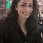 Ansha Sayed Instagram - The best part about hindi songs is, there is a song for every mood and emotion The Dj inside me is digging the hidden gold of music which I grew up listening to❤️ Simple and soulful 📷 @singh.urmila13