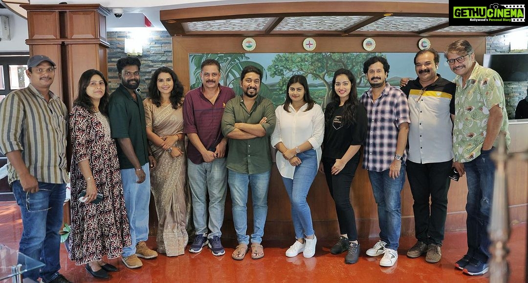 Ansiba Hassan Instagram - Team Kurukkan. @vineeth84 @ramsingh.manoj @mahasubairmovies @malavikacmenon @aswath_lal @gowri.nandha @nandanunni