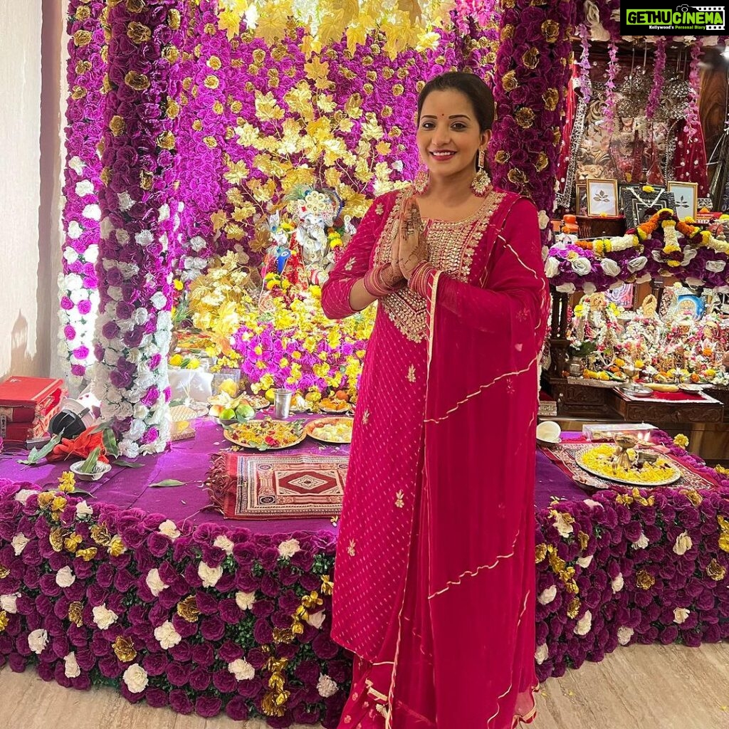 Antara Biswas Instagram - #Blessings Ganpati Bappa Morya 🙏🙏 … Here Comes My Beautiful Friend @rashmi_aaryaa Beautiful outfit: @rashmi_aaryaa