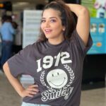 Antara Biswas Instagram - Happy Monday … Bee 🐝 Positive 😃😃😃