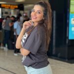 Antara Biswas Instagram - Happy Monday … Bee 🐝 Positive 😃😃😃