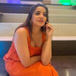 Antara Biswas Instagram – 🍊 oranges Khaiye Na… This dress colour Reminds Me one of my favourite film dialogue “ANDAZ APNA APNA” …