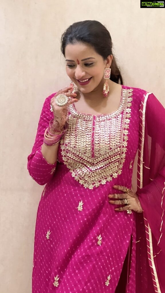 Antara Biswas Instagram - Pink Love…. 💓💓💓… #goodvibes #goodmorning Outfit: @rashmi_aaryaa @shreeaaryaofficial