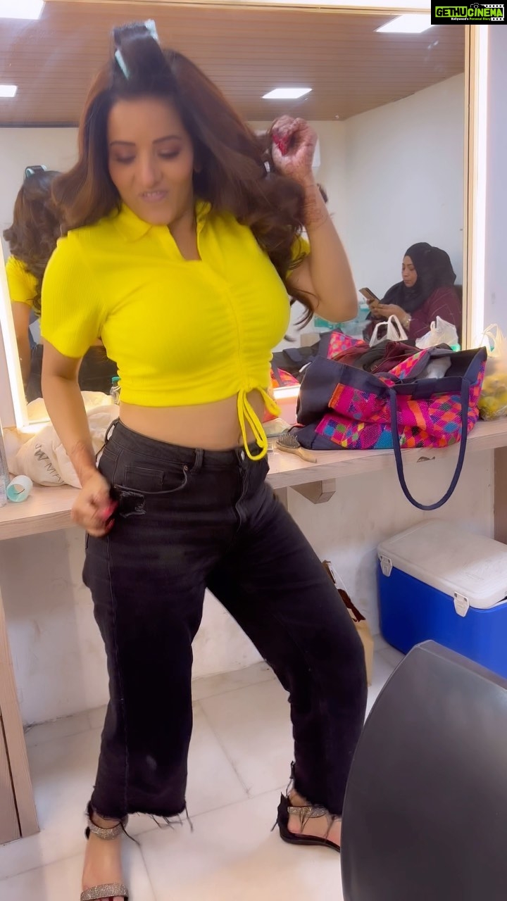 Antara Biswas Instagram - Bas Random Kuch Bhi… #makeup #room #mess #dance #makeup #hairstyling #food #eating #masti #mess #shoot #day #exclusive