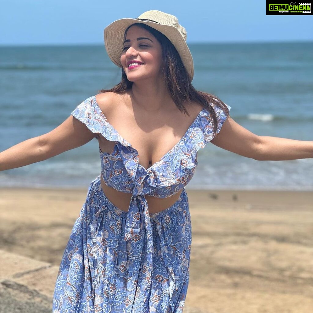 Antara Biswas Instagram - I Am Somewhere Between Having A Dream And Living My Dream 😴🧿…. #blessed Outfit & Hat : @angelcroshet_swimwear 📸: @makeupbyvinod Colombo, Sri Lanka