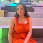 Antara Biswas Instagram – 🍊 oranges Khaiye Na… This dress colour Reminds Me one of my favourite film dialogue “ANDAZ APNA APNA” …