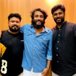 Antony Varghese Instagram – ആദർശും ഷബാസും RDX ന് ജീവൻ നൽകിയ രണ്ടുപേർ…. ആരവം സമയത്ത് ആണ് ഇവരെ ആദ്യമായി പരിചയപെടുന്നത് ആദർശ് അതിൽ അഭിനയിക്കാൻ വന്നതും ഷബാസ് അതിൽ അസോസിയേറ്റും അങ്ങനെ തുടങ്ങിയ പരിചയം ആണ് ഇന്ന് RDX ൽ വന്നു നിക്കുന്നത്… ഇനിയും ഒരുപാട് ഹിറ്റുകൾ ഒരുക്കാൻ ഇവർ ഉണ്ടാകുമെന്ന് ഉറപ്പാണ് ❤️🥰..