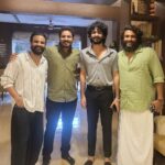 Antony Varghese Instagram – RDX ലെ യഥാർത്ഥ ഹീറോ…. നഹാസ് 🔥. ഞങ്ങളെ മൂന്ന് പേരെ വച്ചു മികച്ച സിനിമ ഒരുക്കിയതിനു,പ്രേക്ഷകർ ഞങ്ങളുടെ കഥാപാത്രത്തെ കുറിച്ച് നല്ലത് പറയുന്നതിന് നന്ദി നഹാസ് ബ്രോ നന്ദി……
പിന്നെ നഹാസ് പറഞ്ഞപോലെ ഞാൻ ഇന്നലെ കാറിന്റെ കാര്യം പറഞ്ഞിട്ടുണ്ട് അത് നഹാസിന്റെ പ്ലാൻ ആണെന്ന് ഞാൻ ആയിട്ട് ആരോടും പറയുന്നില്ല 😁😜