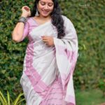 Anumol Instagram – Wearing @roukabysreejithjeevan ♥️🧿❤️

@saneshphotography click 

 #ChendamangalamHandloom #TraditionalCraftsmanship #HandwovenElegance Chendamangalam, India