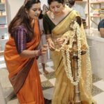 Anumol Instagram – 😘 ഒരുപാട് പ്രതീക്ഷകളോടെ എന്റെ ആദ്യത്തെ  സംരംഭം  ഇവിടെ തുടങ്ങുകയാണ് … 🤎  എല്ലാവരുടെയും പ്രാർത്ഥനയും അനുഗ്രഹവും ഉണ്ടാവണം 🙏🏻… ❤️ Thank u somuch @anumolofficial  chechiii. 🥰thank u all…. 🤍  #lphnt #lphntstories #roshnaannroy #roshna Kochi, India