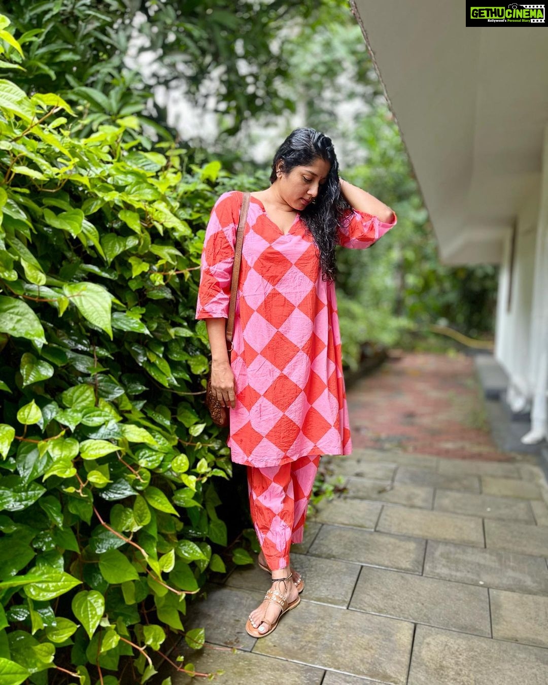 Anumol Instagram - Embracing the carefree vibes today: just out of the shower, non-ironed dress, and no mood for posing. Keeping it real ! Wearing @theloom.in #LazyDays #CarefreeVibes #NoFilterNeeded #NaturalBeauty #JustShowered #EffortlessStyle #EmbracingRelaxation #AuthenticSelf #Unapologetic #KeepinItReal #SelfLove #chillmode Rayiranellur,Naduvattam