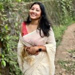 Anumol Instagram - While i was designed for not letting anyone down, The only person I ever let down was myself. #loveyourself #practiceselflove #anumol #anuyathra #spreadkindness Wearing @naithubysruthiprasanth saree & @jugalbandhi blouse Clicks @anjuooo